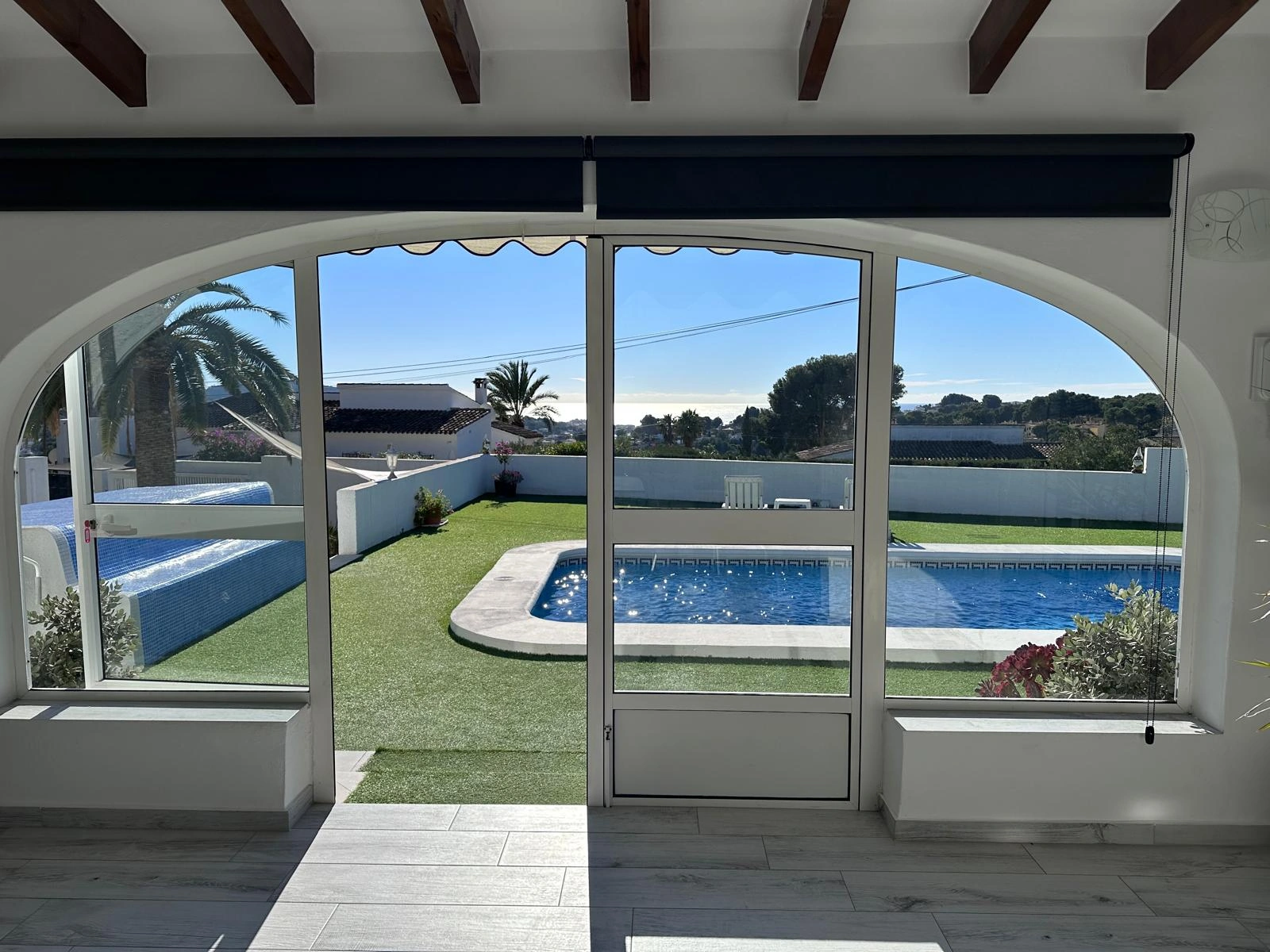 Gelijkvloerse villa met uitzicht op zee te koop in La Sabatera, Moraira