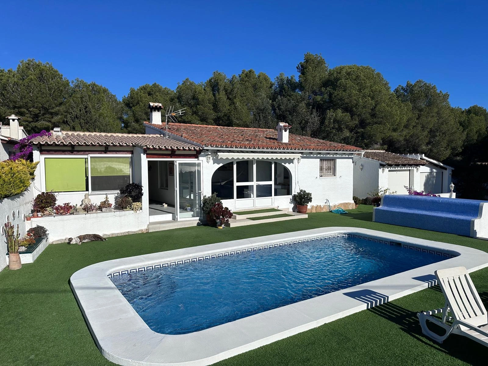Gelijkvloerse villa met uitzicht op zee te koop in La Sabatera, Moraira