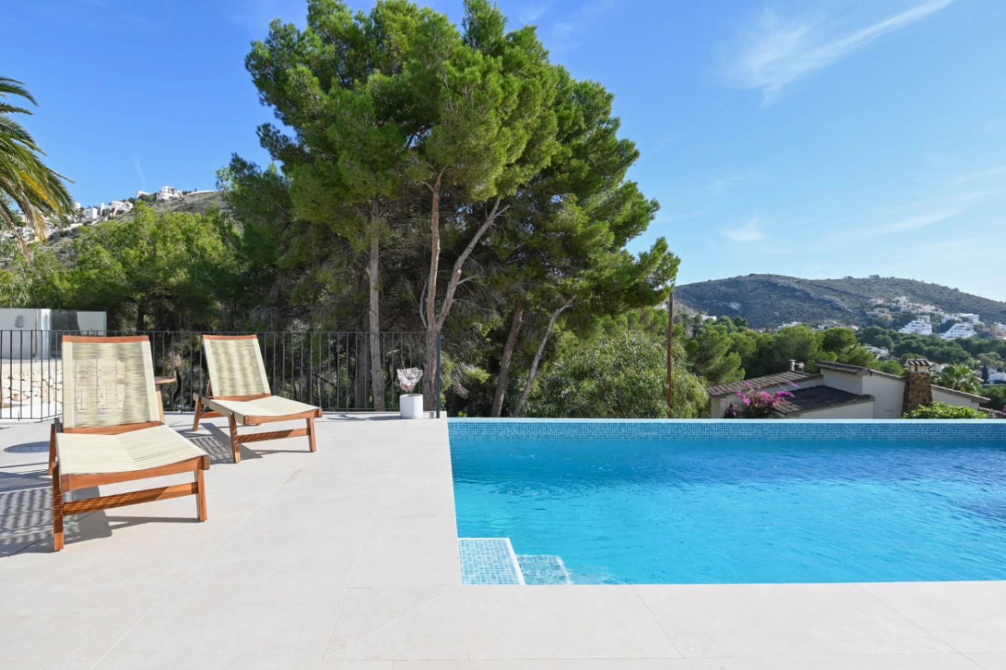 Sleutelklare mediterrane stijl villa met zeezicht te koop in El Portet, Moraira