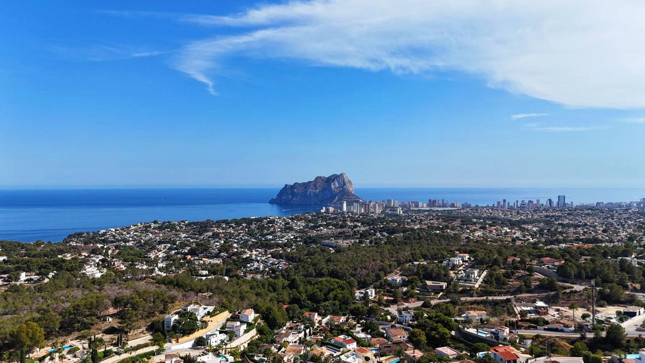 Fascinerende nieuwbouwvilla met panoramisch zeezicht te koop in Raco De Galeno, Benissa