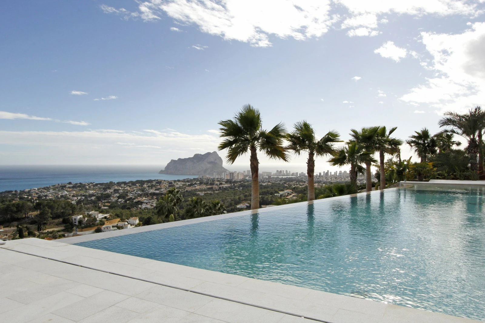 Fascinerende nieuwbouwvilla met panoramisch zeezicht te koop in Raco De Galeno, Benissa