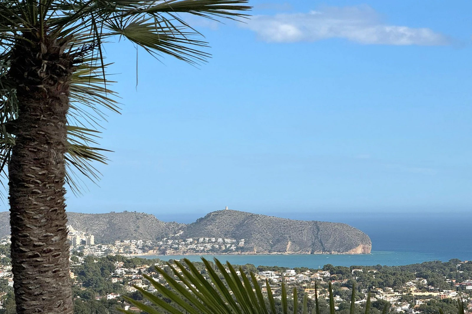 Fascinerende nieuwbouwvilla met panoramisch zeezicht te koop in Raco De Galeno, Benissa