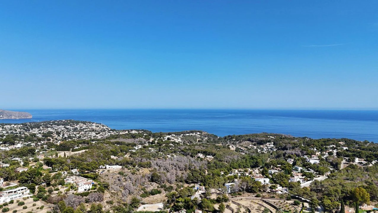 Fascinerende nieuwbouwvilla met panoramisch zeezicht te koop in Raco De Galeno, Benissa