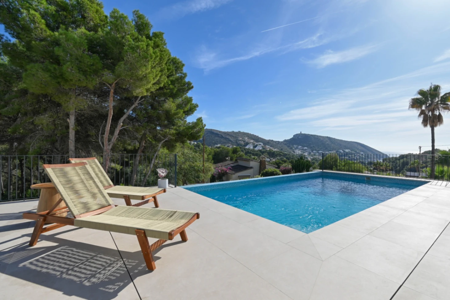 Sleutelklare mediterrane stijl villa met zeezicht te koop in El Portet, Moraira