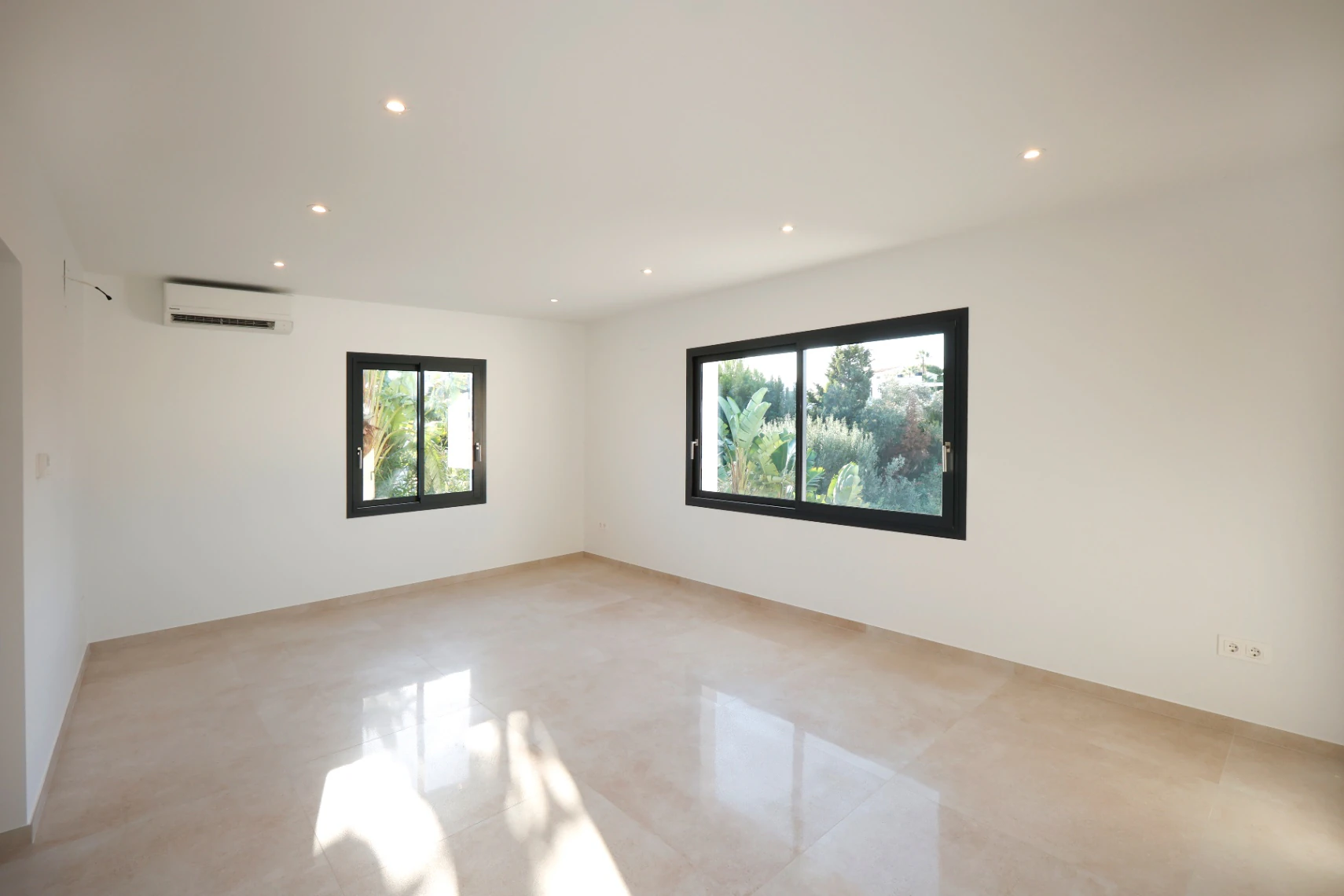 Moderne villa met open zicht in Los Pinos, Calpe