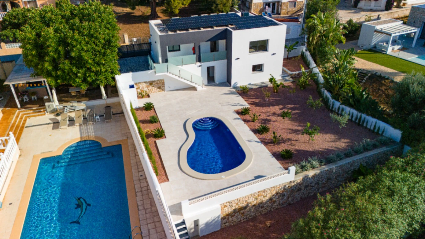 Moderne villa met open zicht in Los Pinos, Calpe
