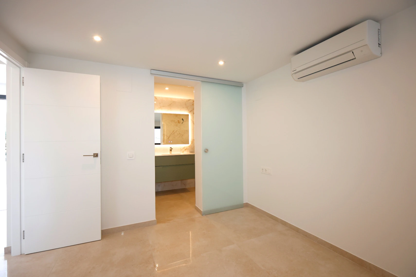 Moderne villa met open zicht in Los Pinos, Calpe