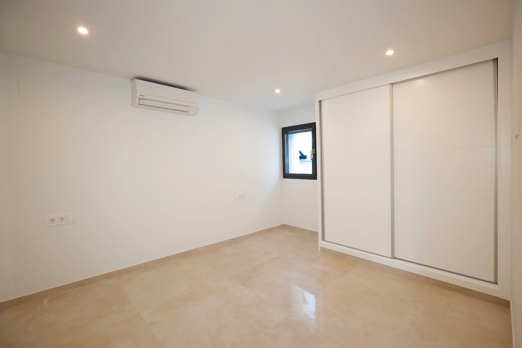 Moderne villa met open zicht in Los Pinos, Calpe
