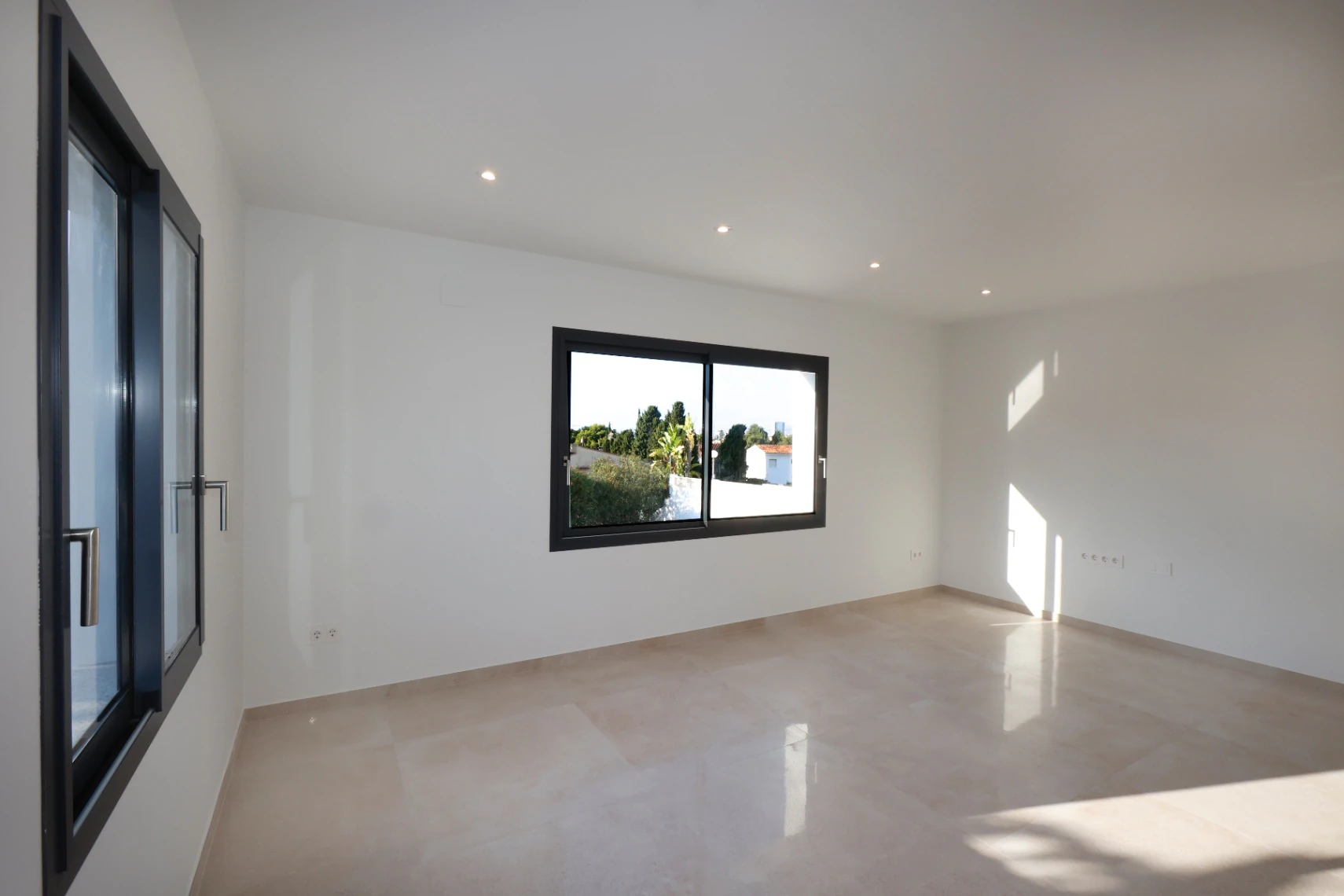 Moderne villa met open zicht in Los Pinos, Calpe