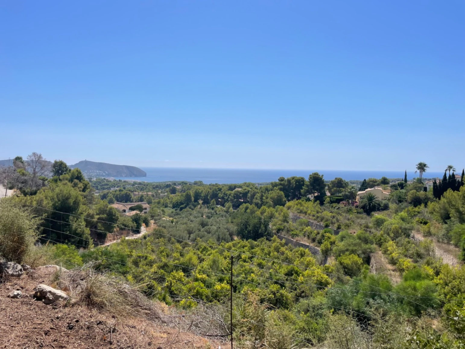 Twee bouwpercelen samen te koop in Benimeit Moraira, Costa Blanca