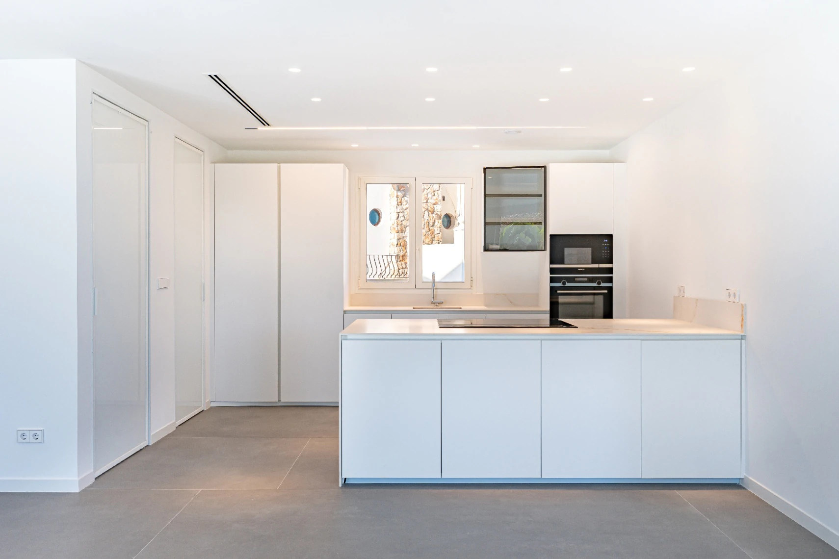 Te koop: Ontwerp villa om in Moraira, Alicante te betrekken.