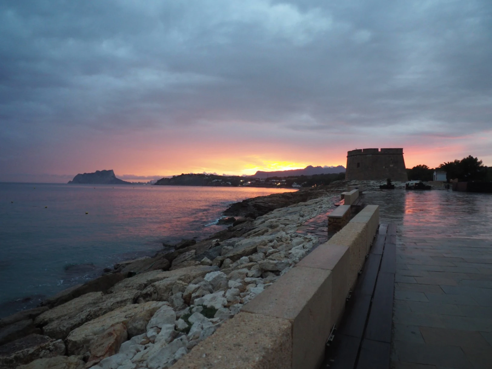 Te koop: Ontwerp villa om in Moraira, Alicante te betrekken.
