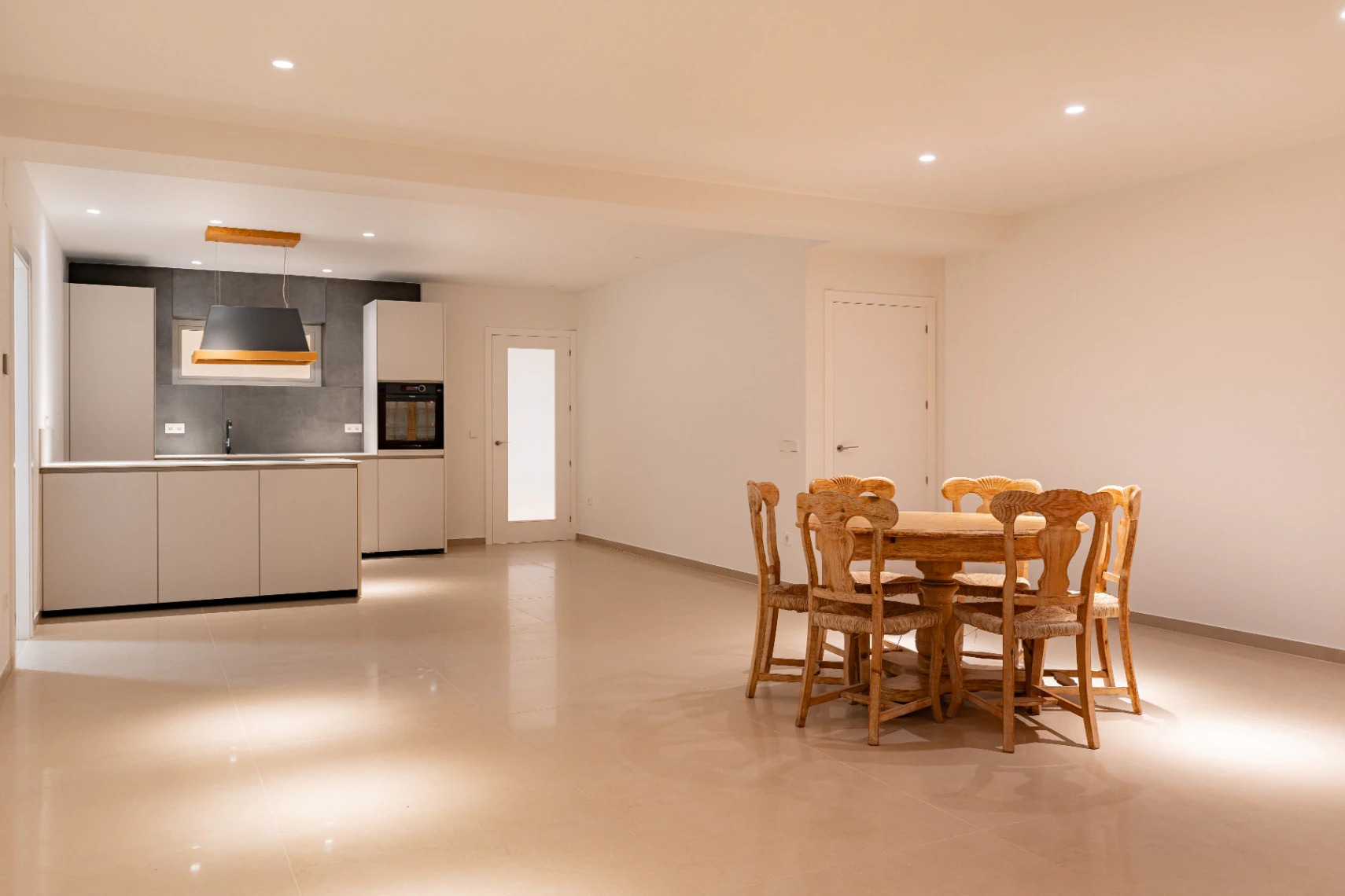 Te koop: Ontwerp villa om in Moraira, Alicante te betrekken.
