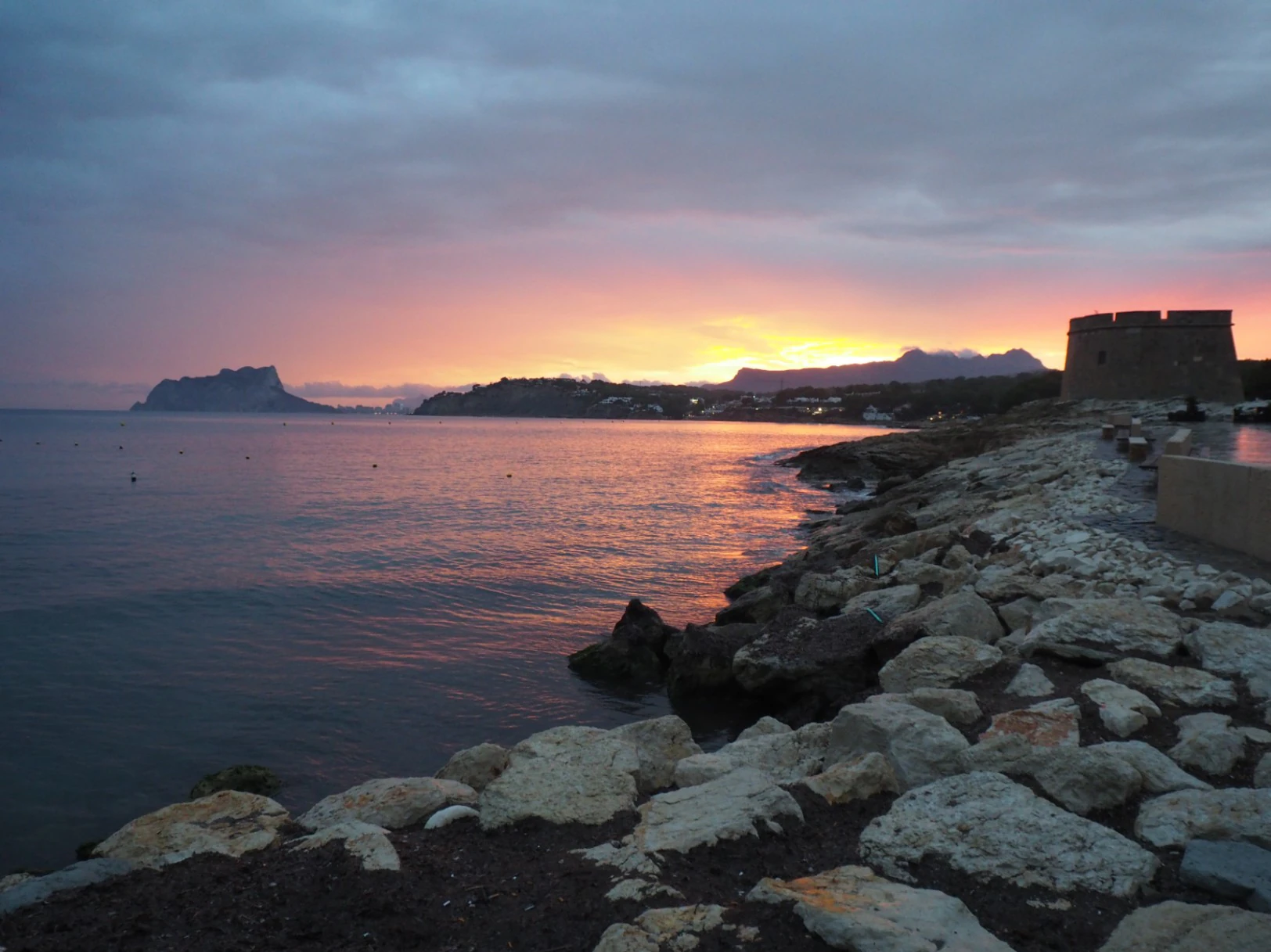 Te koop: Ontwerp villa om in Moraira, Alicante te betrekken.