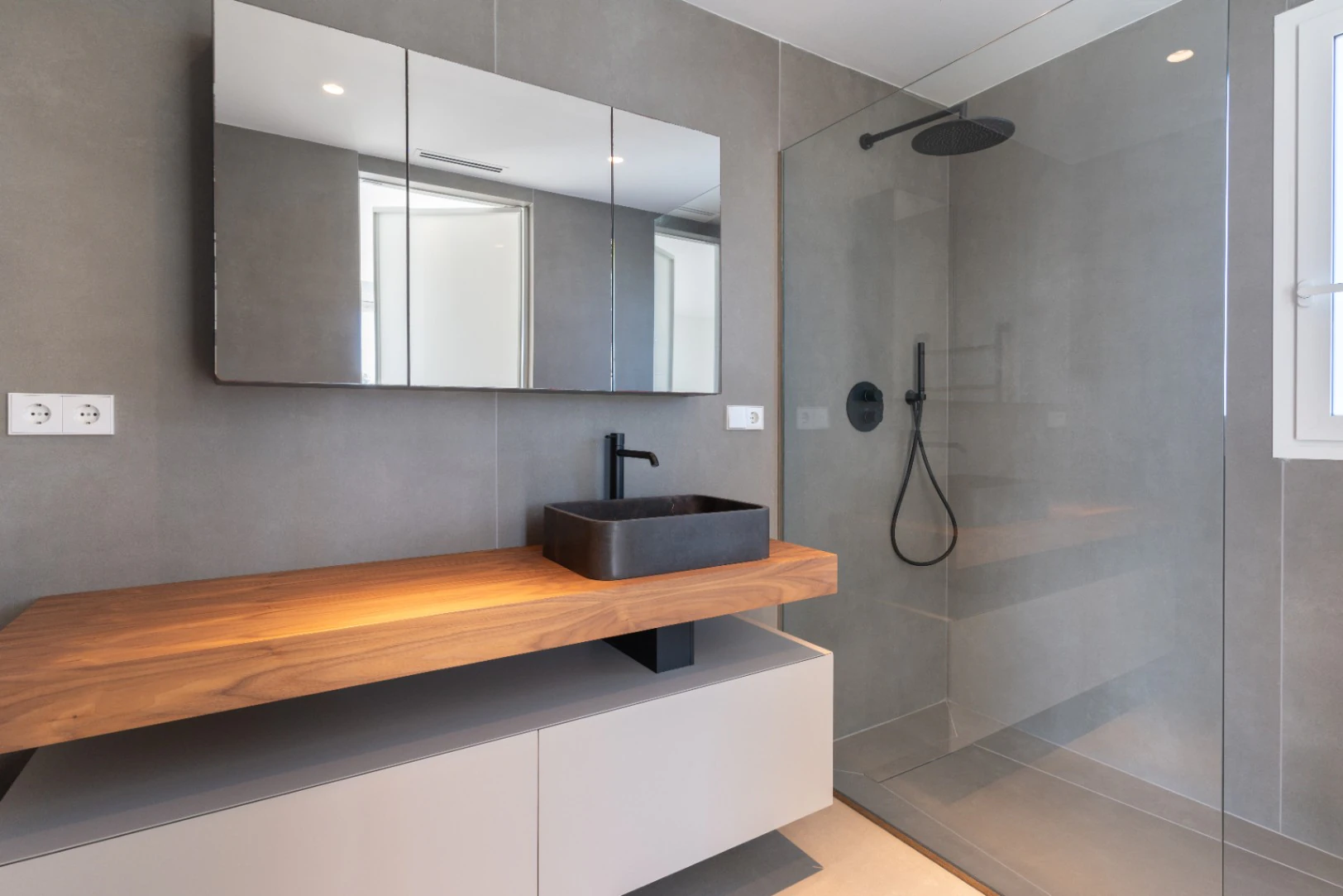 Te koop: Ontwerp villa om in Moraira, Alicante te betrekken.