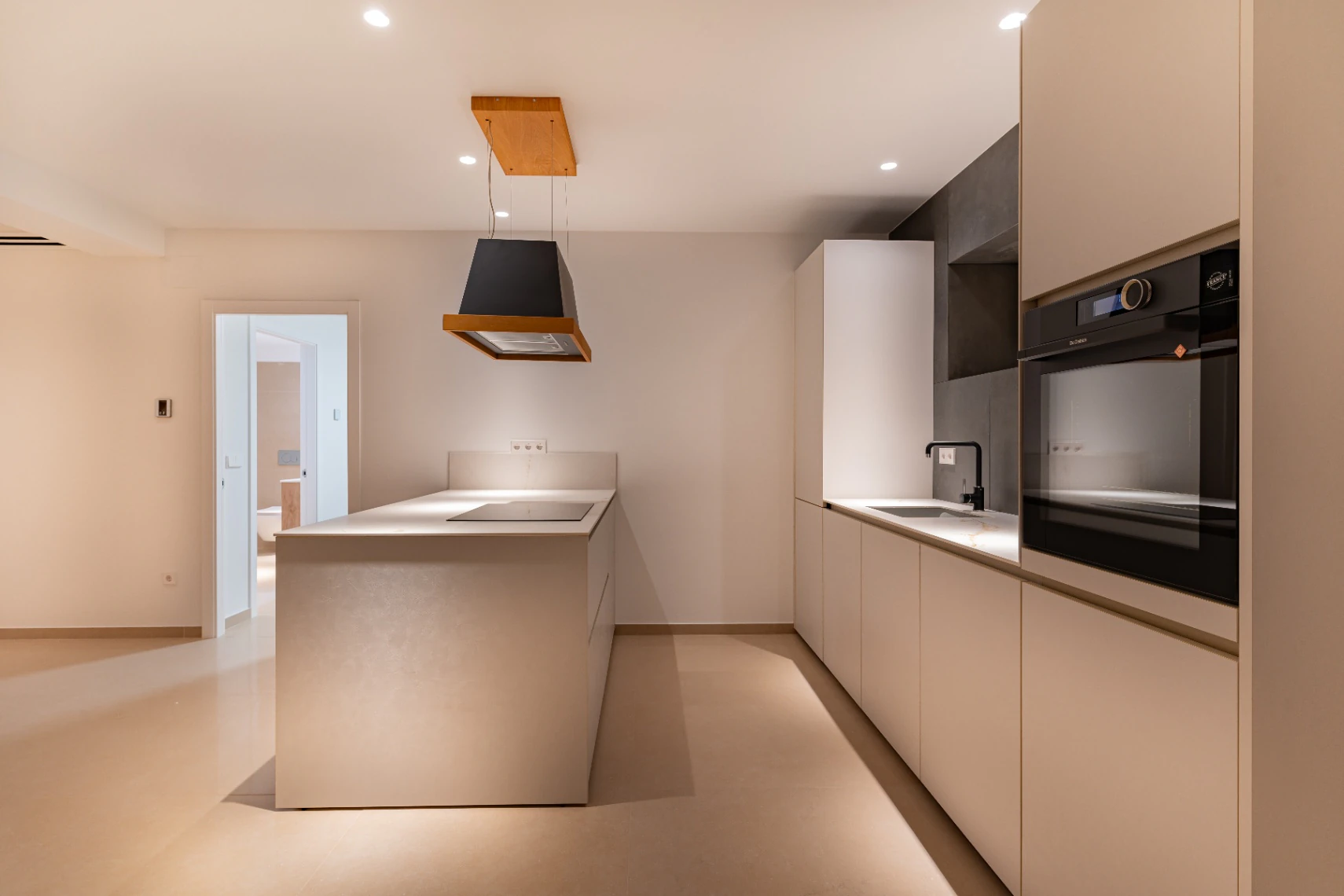Te koop: Ontwerp villa om in Moraira, Alicante te betrekken.