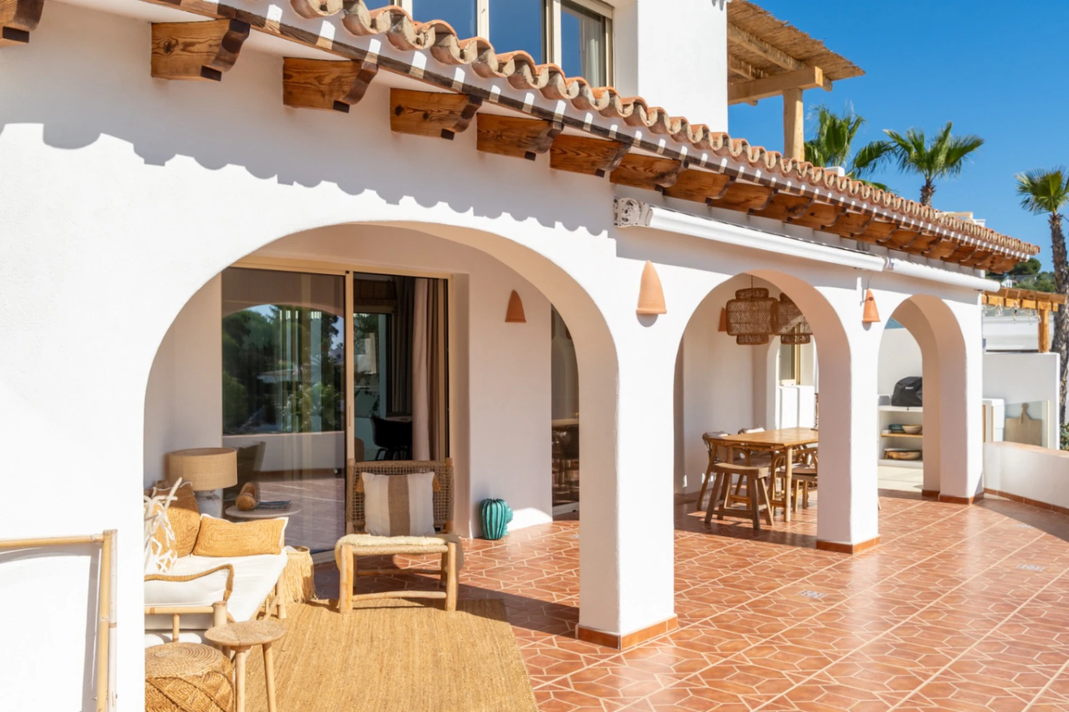 Zuidgerichte Villa met Zeezicht Te Koop op Loopafstand van het Centrum van Moraira