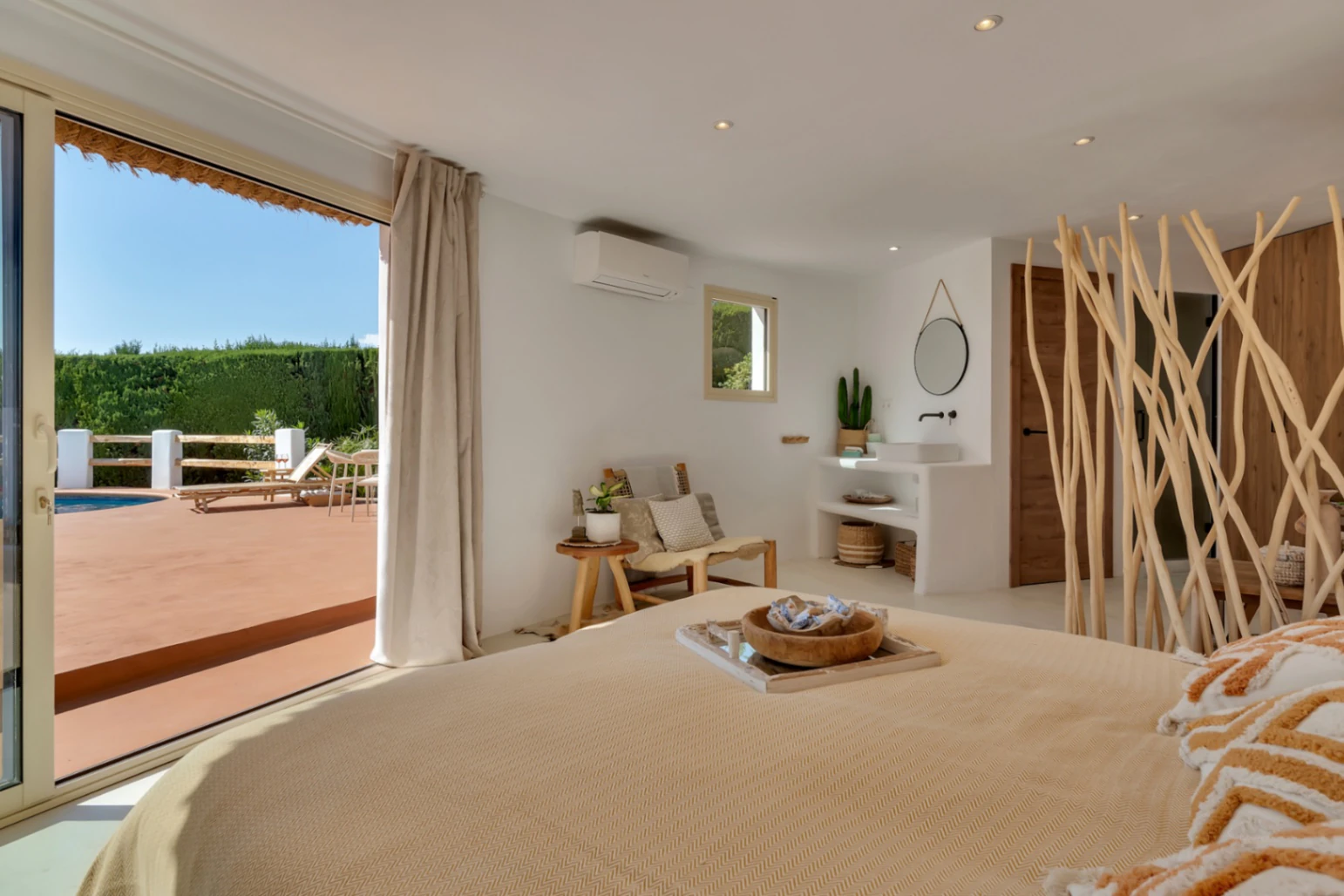 Zuidgerichte Villa met Zeezicht Te Koop op Loopafstand van het Centrum van Moraira