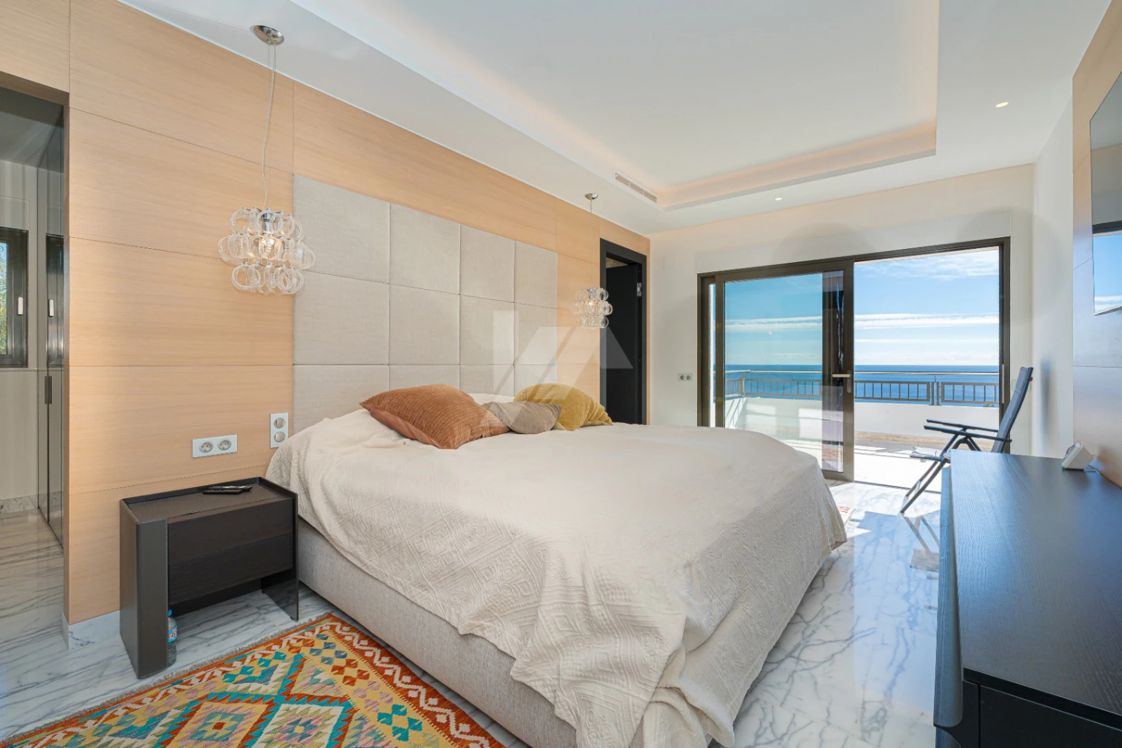 Luxe villa op de tweede lijn te koop in Moraira, met uitzicht op zee.