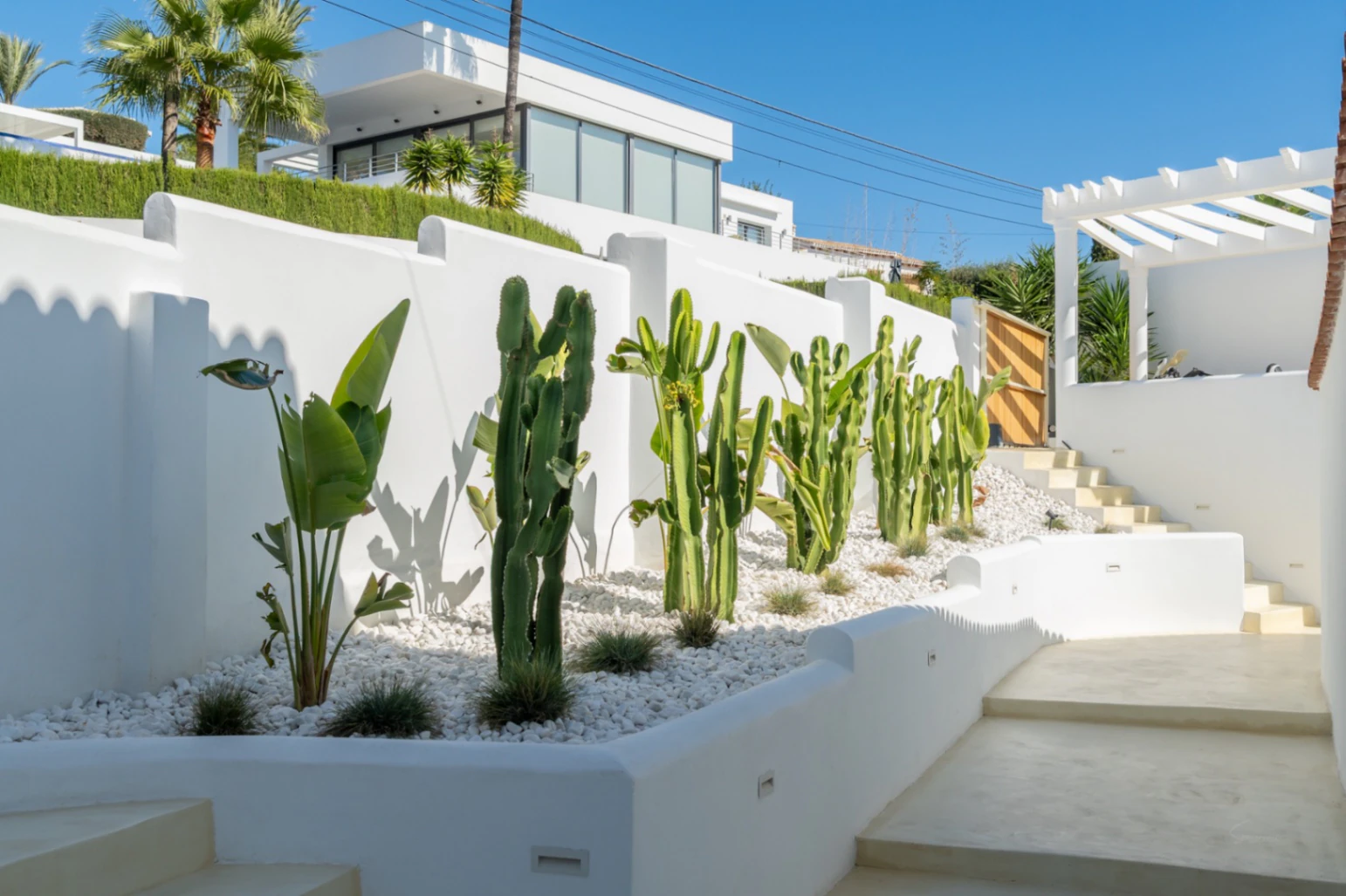 Zuidgerichte Villa met Zeezicht Te Koop op Loopafstand van het Centrum van Moraira