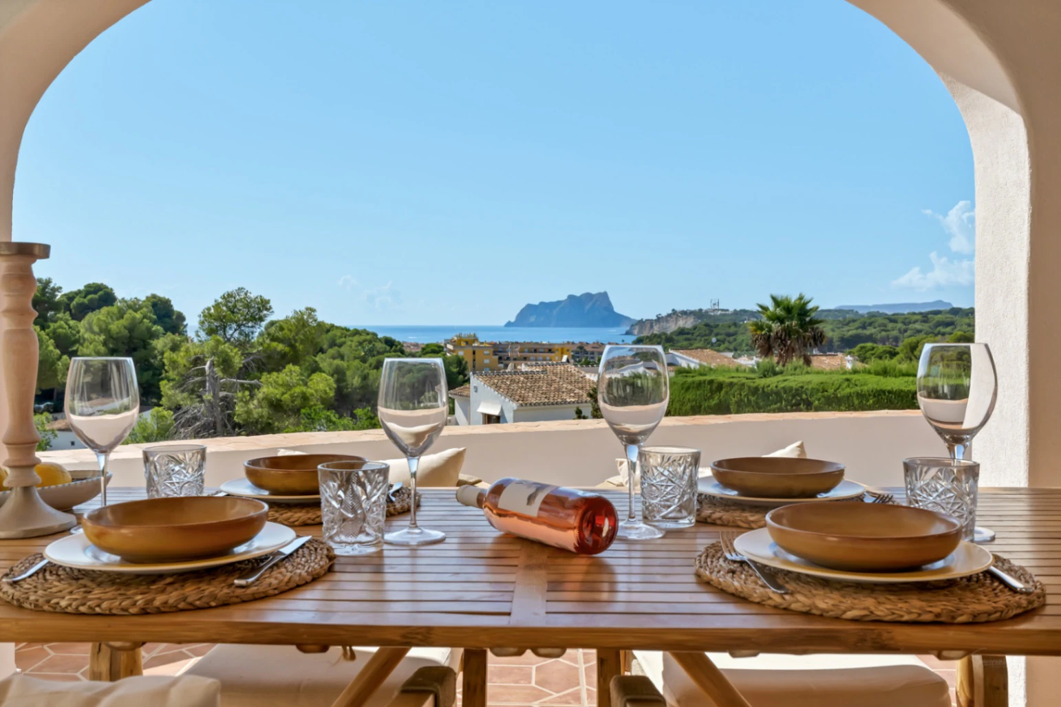 Zuidgerichte Villa met Zeezicht Te Koop op Loopafstand van het Centrum van Moraira
