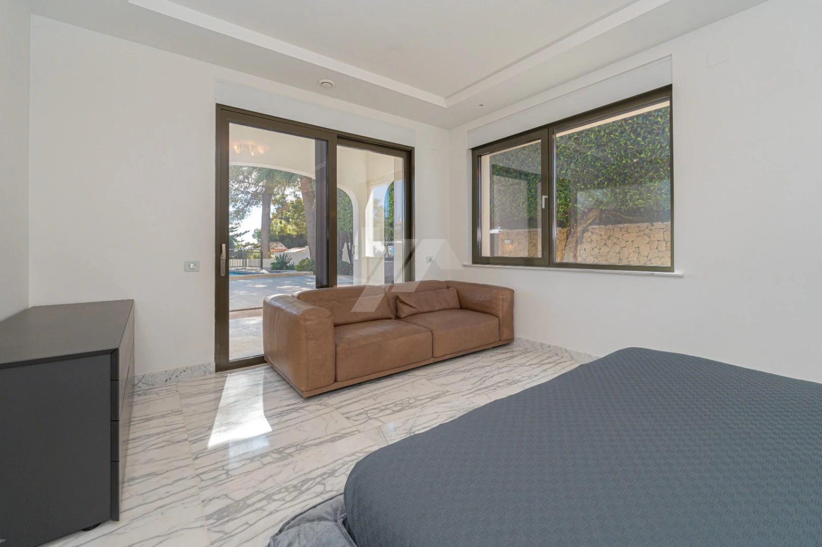 Luxe villa op de tweede lijn te koop in Moraira, met uitzicht op zee.
