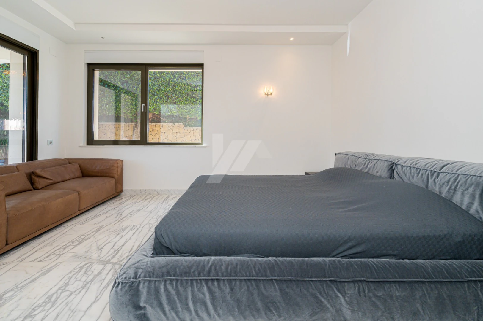Luxe villa op de tweede lijn te koop in Moraira, met uitzicht op zee.