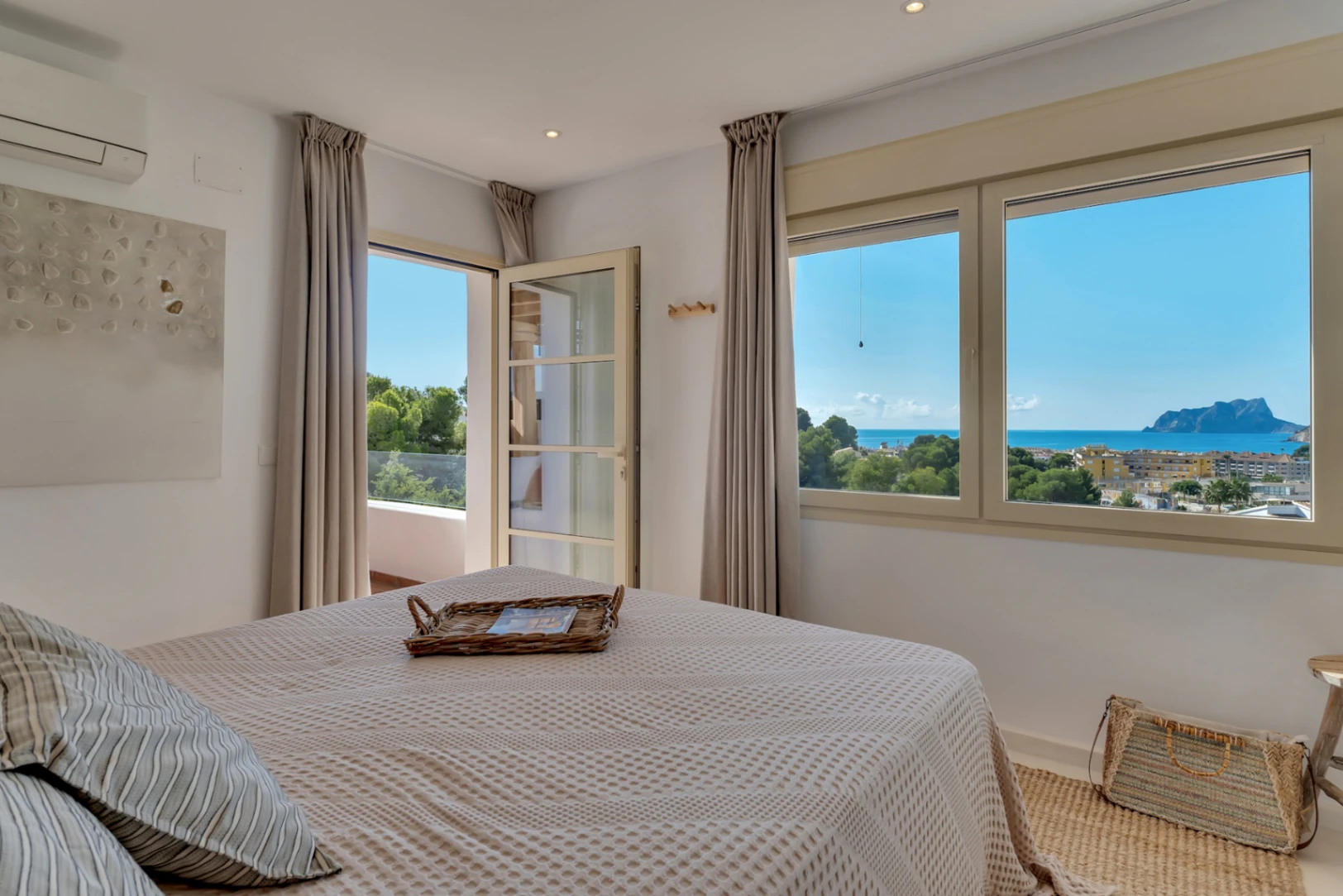 Zuidgerichte Villa met Zeezicht Te Koop op Loopafstand van het Centrum van Moraira