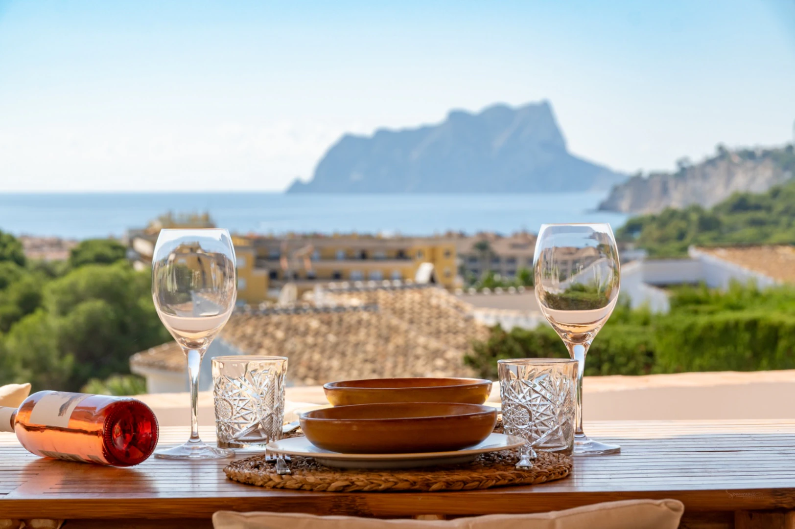 Zuidgerichte Villa met Zeezicht Te Koop op Loopafstand van het Centrum van Moraira