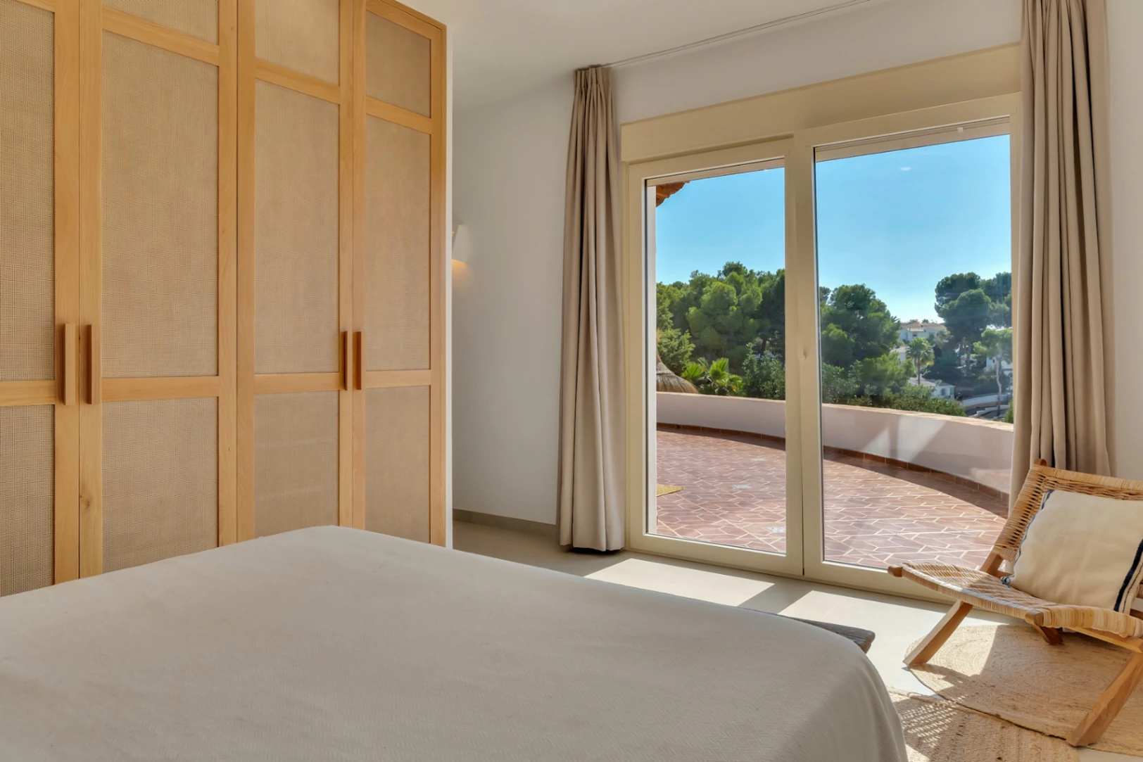 Zuidgerichte Villa met Zeezicht Te Koop op Loopafstand van het Centrum van Moraira