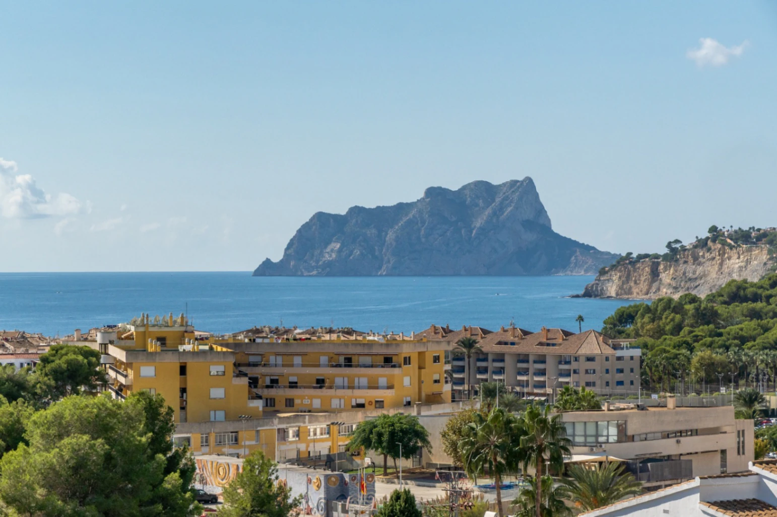 Zuidgerichte Villa met Zeezicht Te Koop op Loopafstand van het Centrum van Moraira