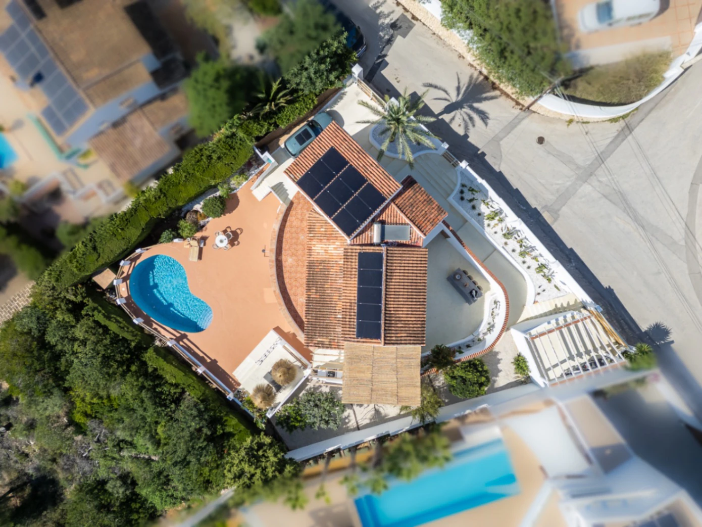 Zuidgerichte Villa met Zeezicht Te Koop op Loopafstand van het Centrum van Moraira