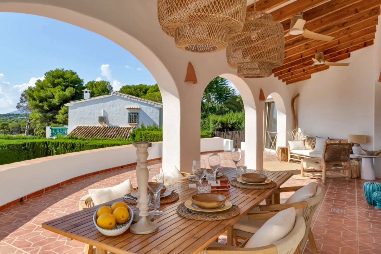Zuidgerichte Villa met Zeezicht Te Koop op Loopafstand van het Centrum van Moraira