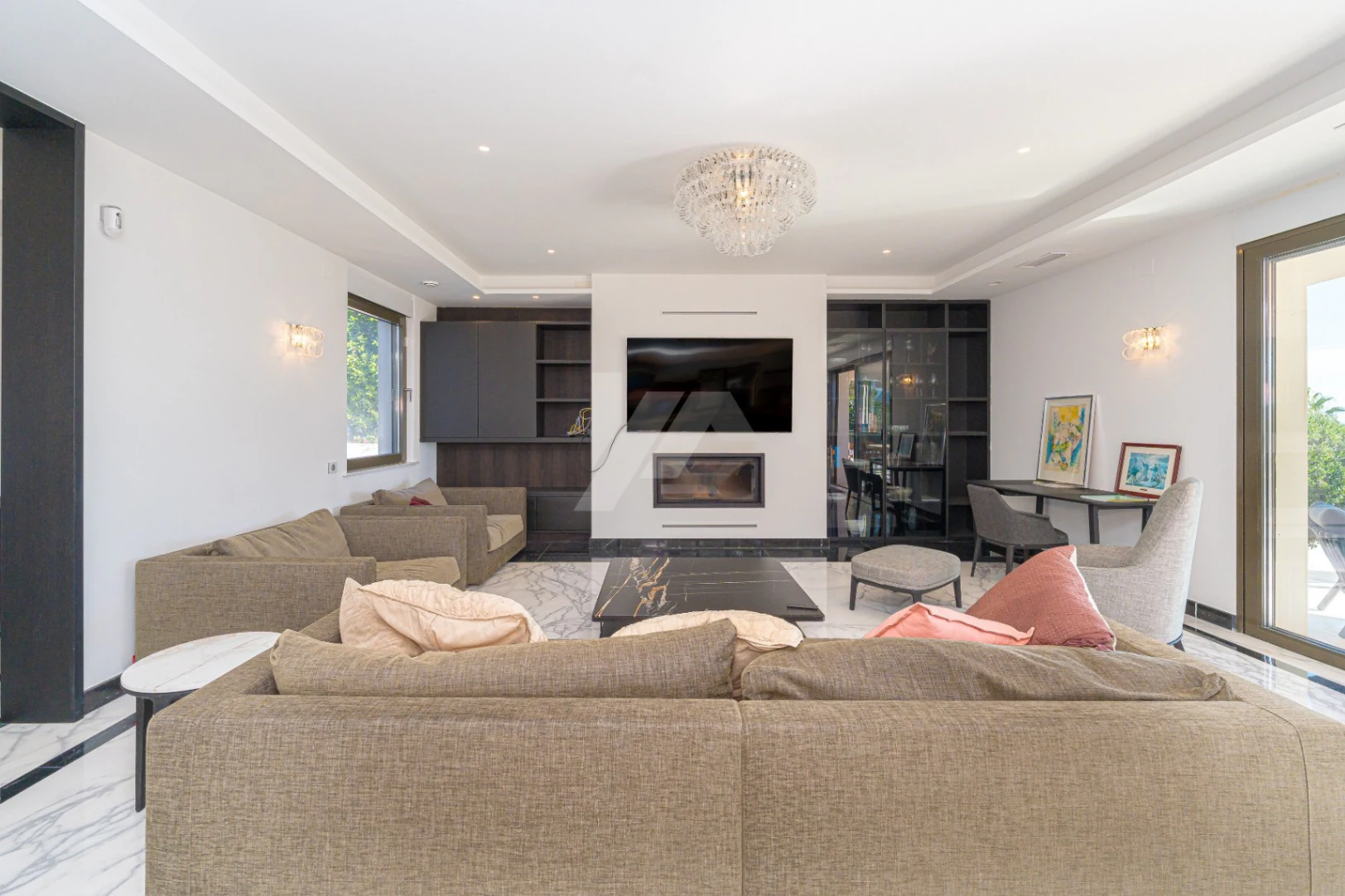 Luxe villa op de tweede lijn te koop in Moraira, met uitzicht op zee.
