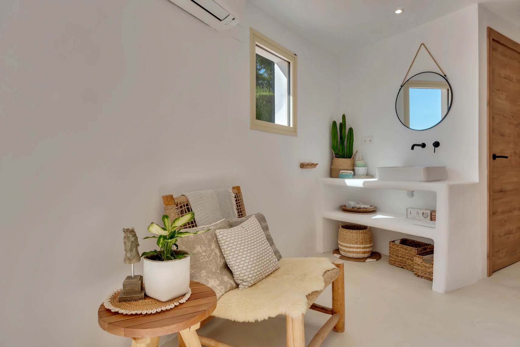 Zuidgerichte Villa met Zeezicht Te Koop op Loopafstand van het Centrum van Moraira