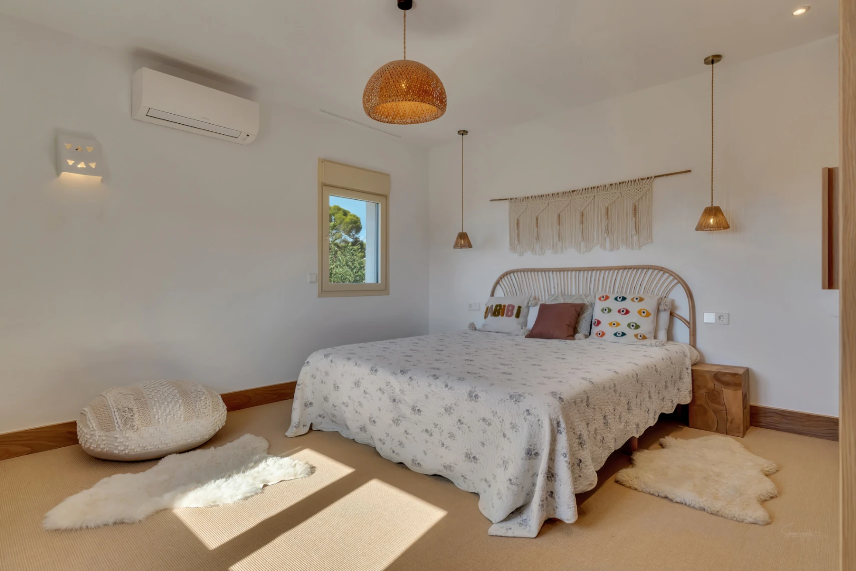 Zuidgerichte Villa met Zeezicht Te Koop op Loopafstand van het Centrum van Moraira