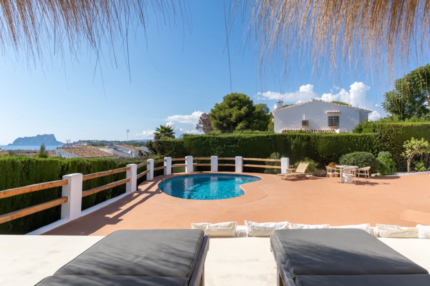 Zuidgerichte Villa met Zeezicht Te Koop op Loopafstand van het Centrum van Moraira