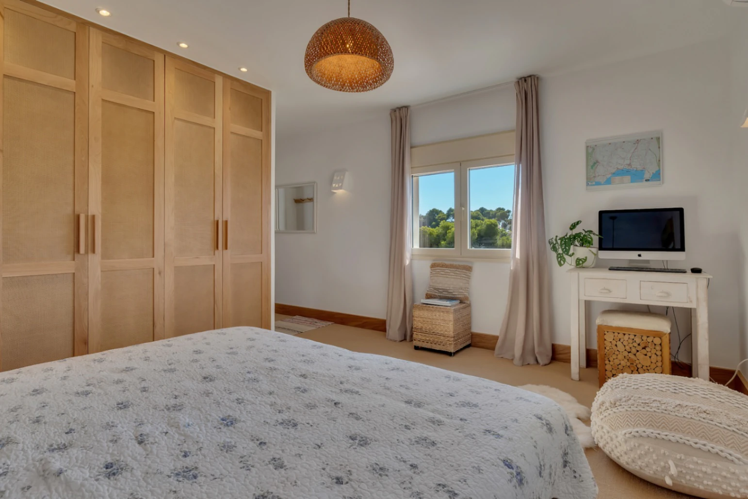 Zuidgerichte Villa met Zeezicht Te Koop op Loopafstand van het Centrum van Moraira