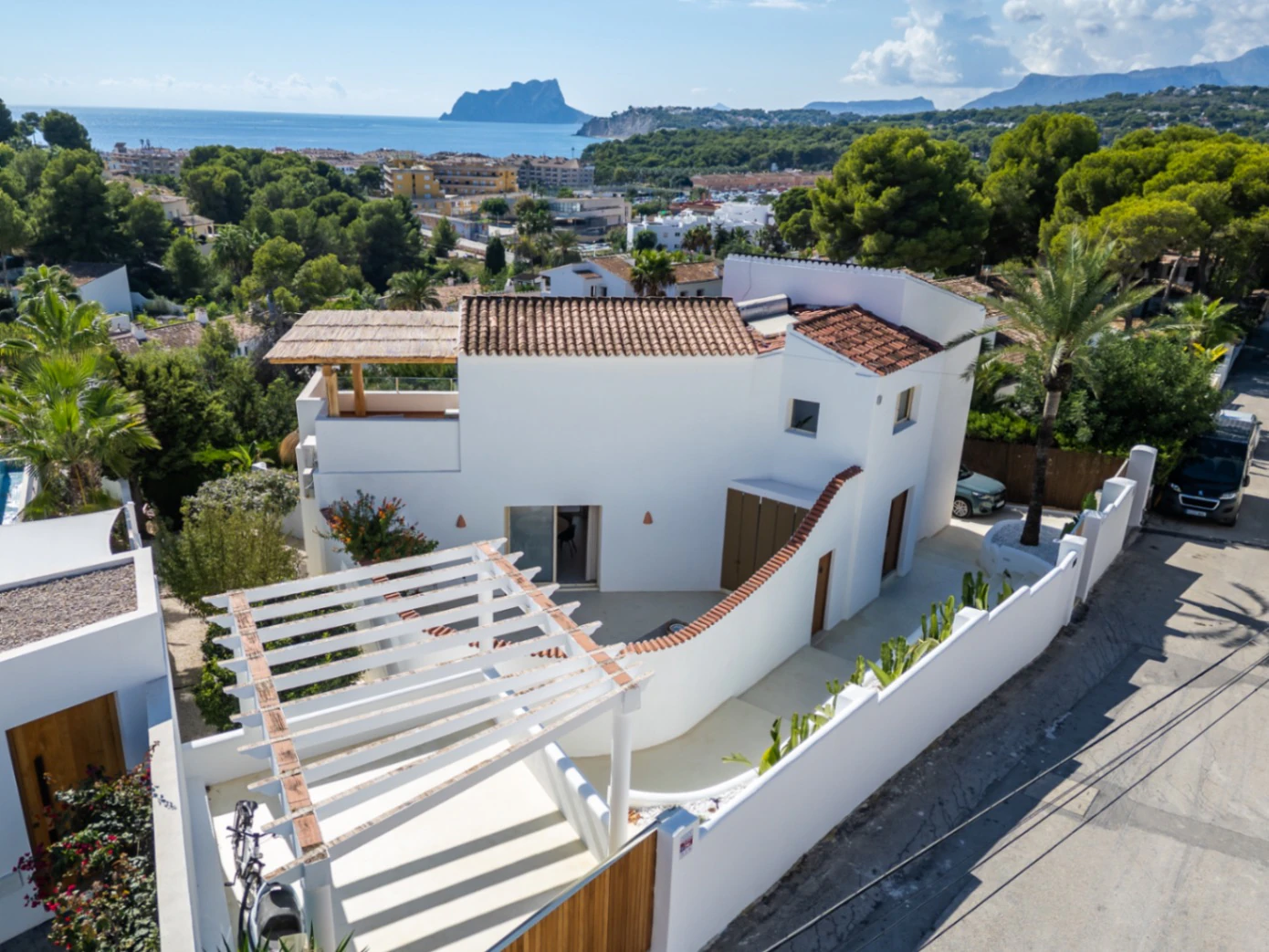 Zuidgerichte Villa met Zeezicht Te Koop op Loopafstand van het Centrum van Moraira