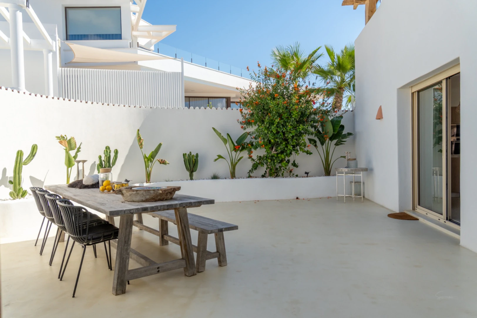 Zuidgerichte Villa met Zeezicht Te Koop op Loopafstand van het Centrum van Moraira