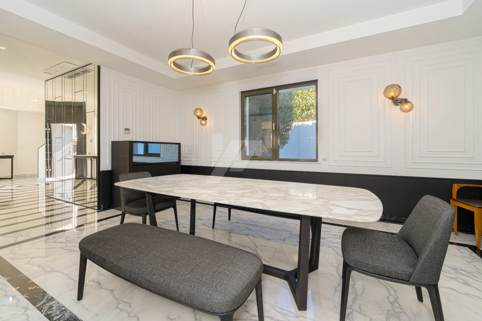 Luxe villa op de tweede lijn te koop in Moraira, met uitzicht op zee.