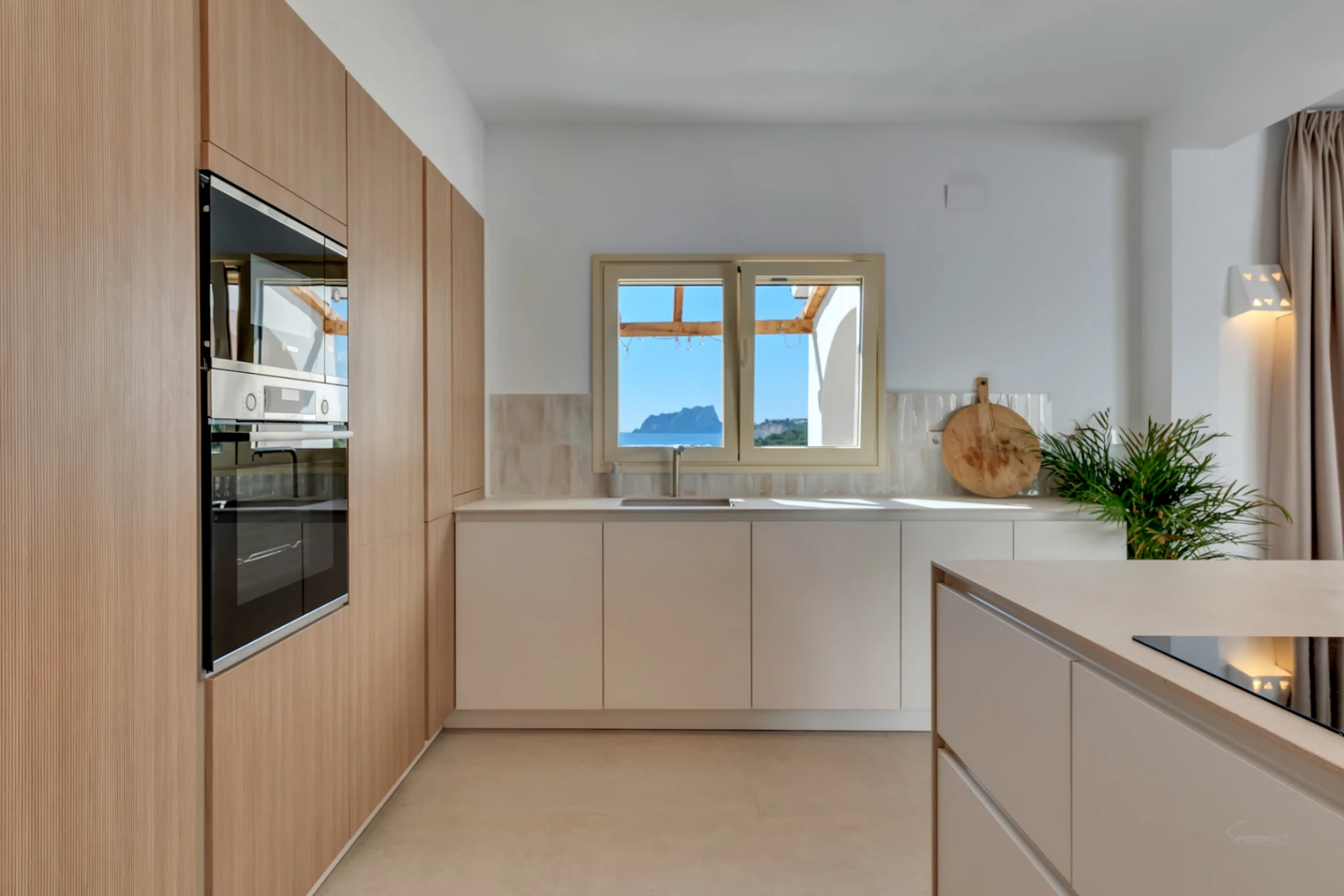 Zuidgerichte Villa met Zeezicht Te Koop op Loopafstand van het Centrum van Moraira