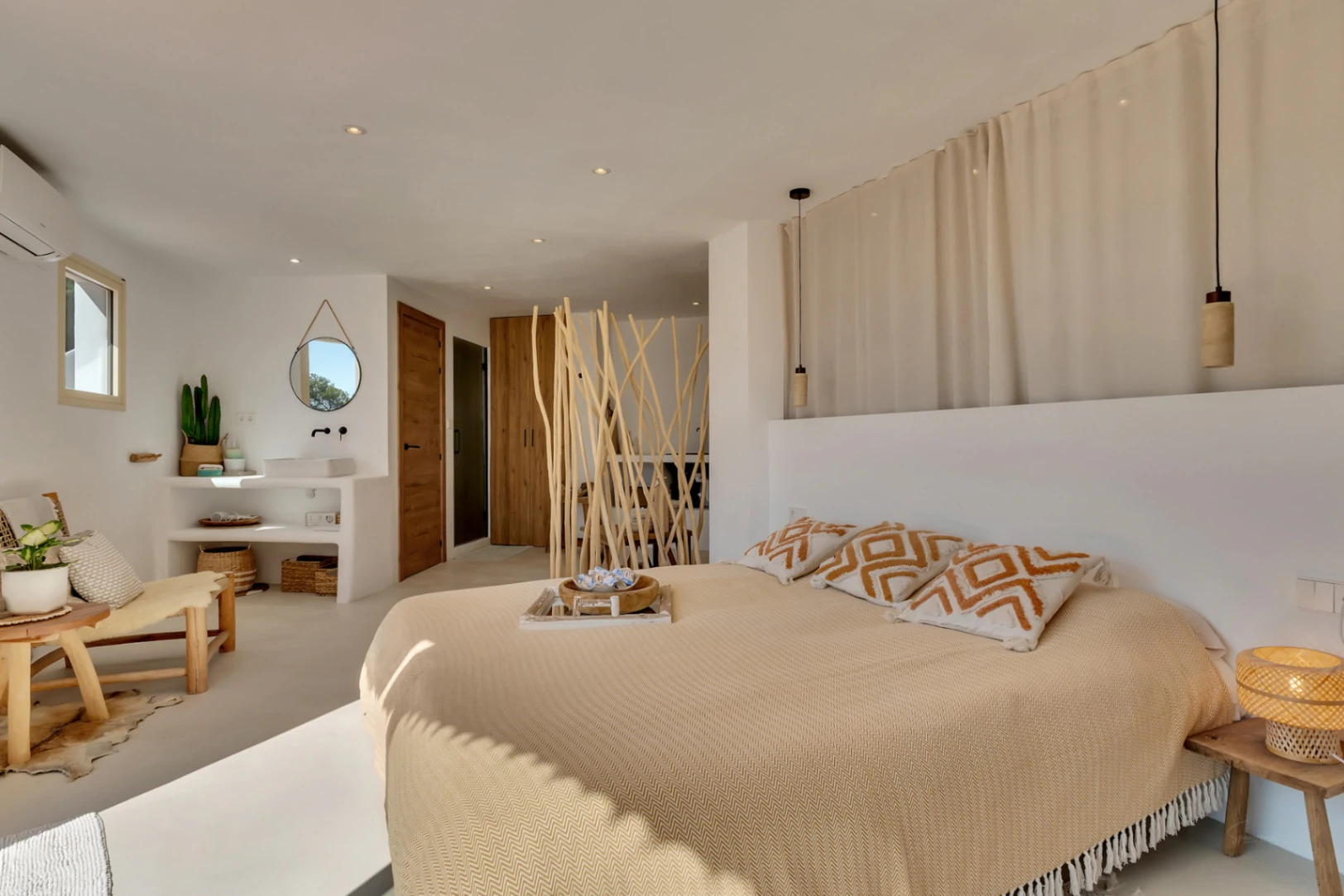 Zuidgerichte Villa met Zeezicht Te Koop op Loopafstand van het Centrum van Moraira