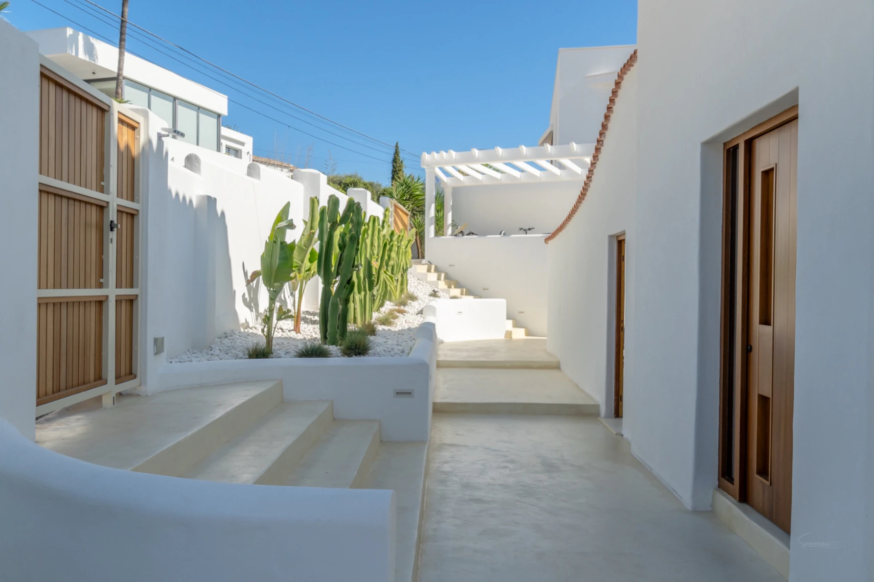 Zuidgerichte Villa met Zeezicht Te Koop op Loopafstand van het Centrum van Moraira