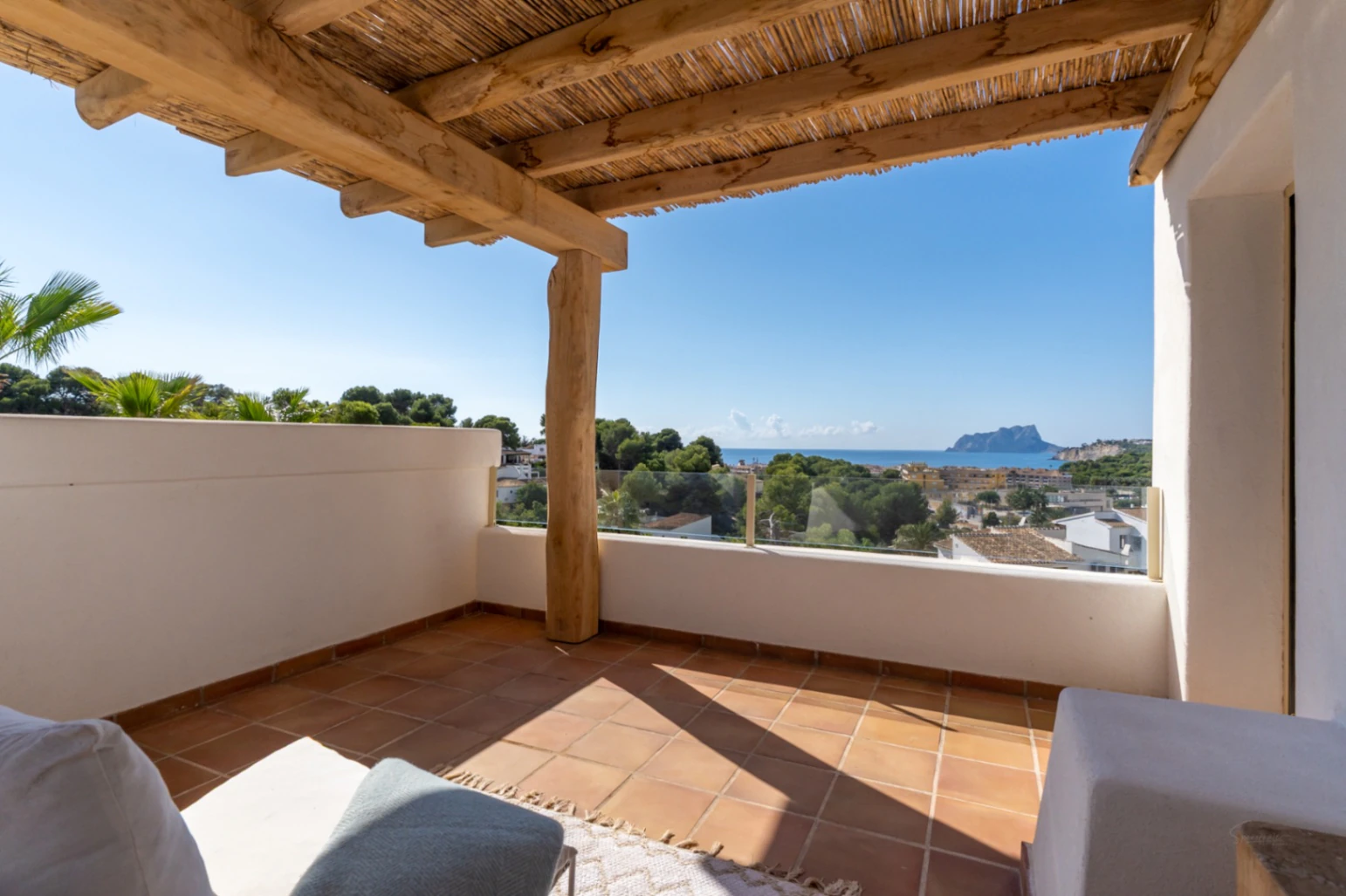 Zuidgerichte Villa met Zeezicht Te Koop op Loopafstand van het Centrum van Moraira
