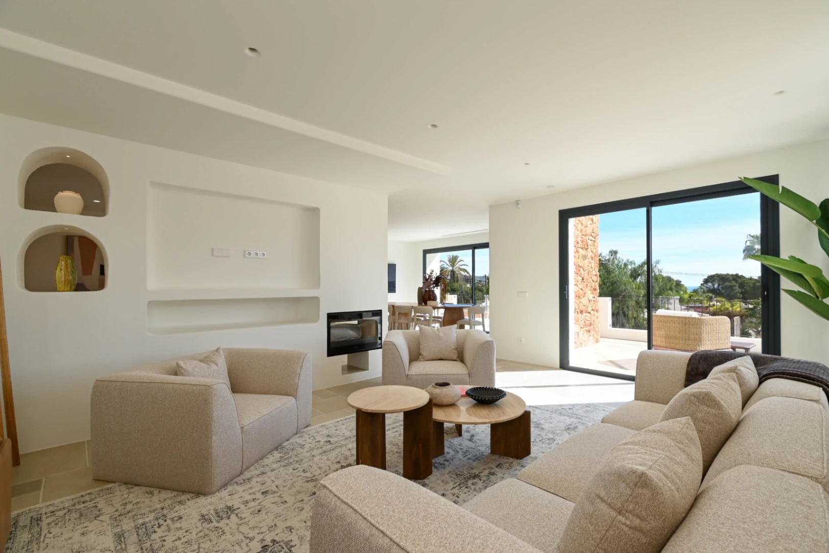 Prachtige instapklare Ibizastijl villa te koop in Pinar De L'avocat, Moraira