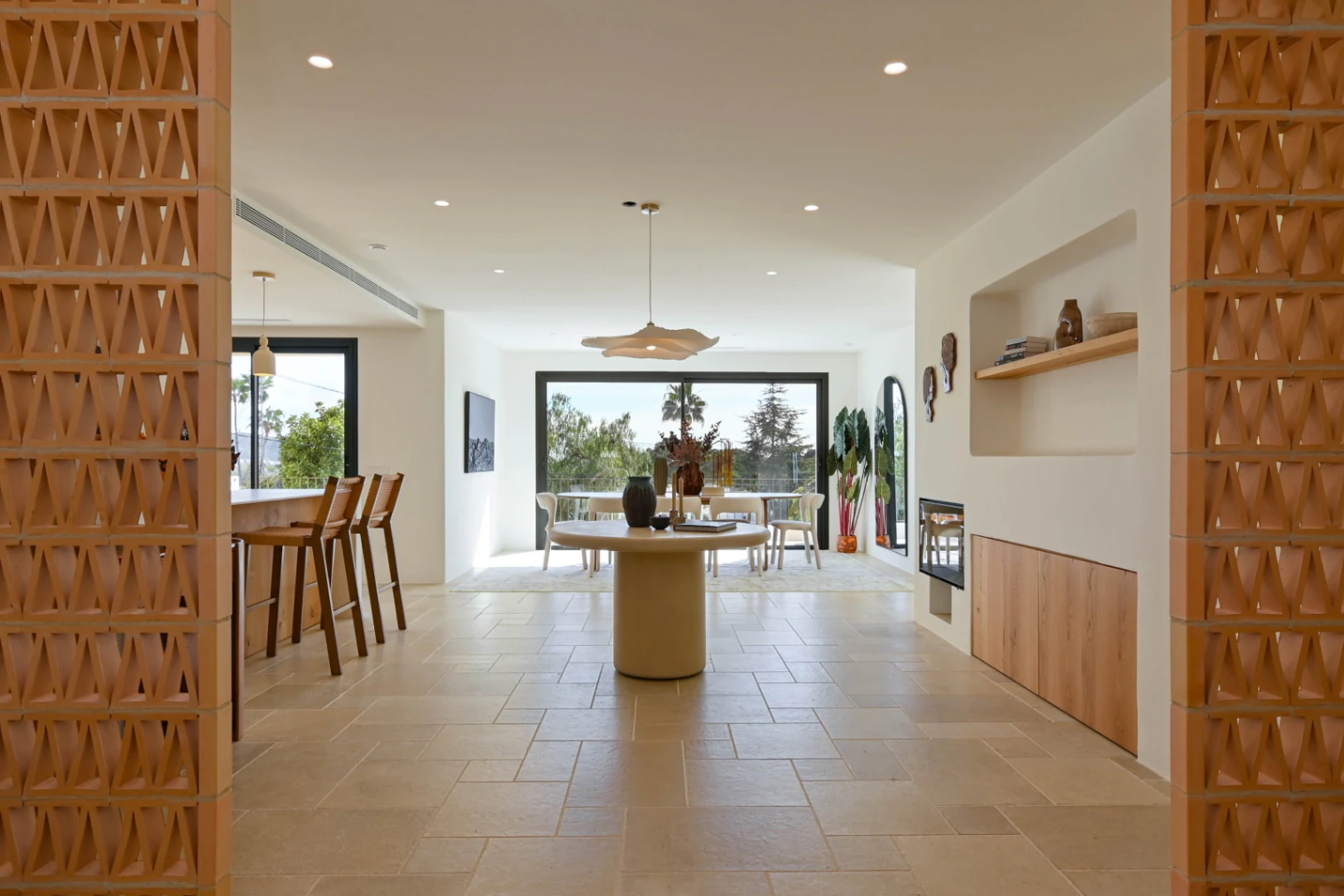 Prachtige instapklare Ibizastijl villa te koop in Pinar De L'avocat, Moraira