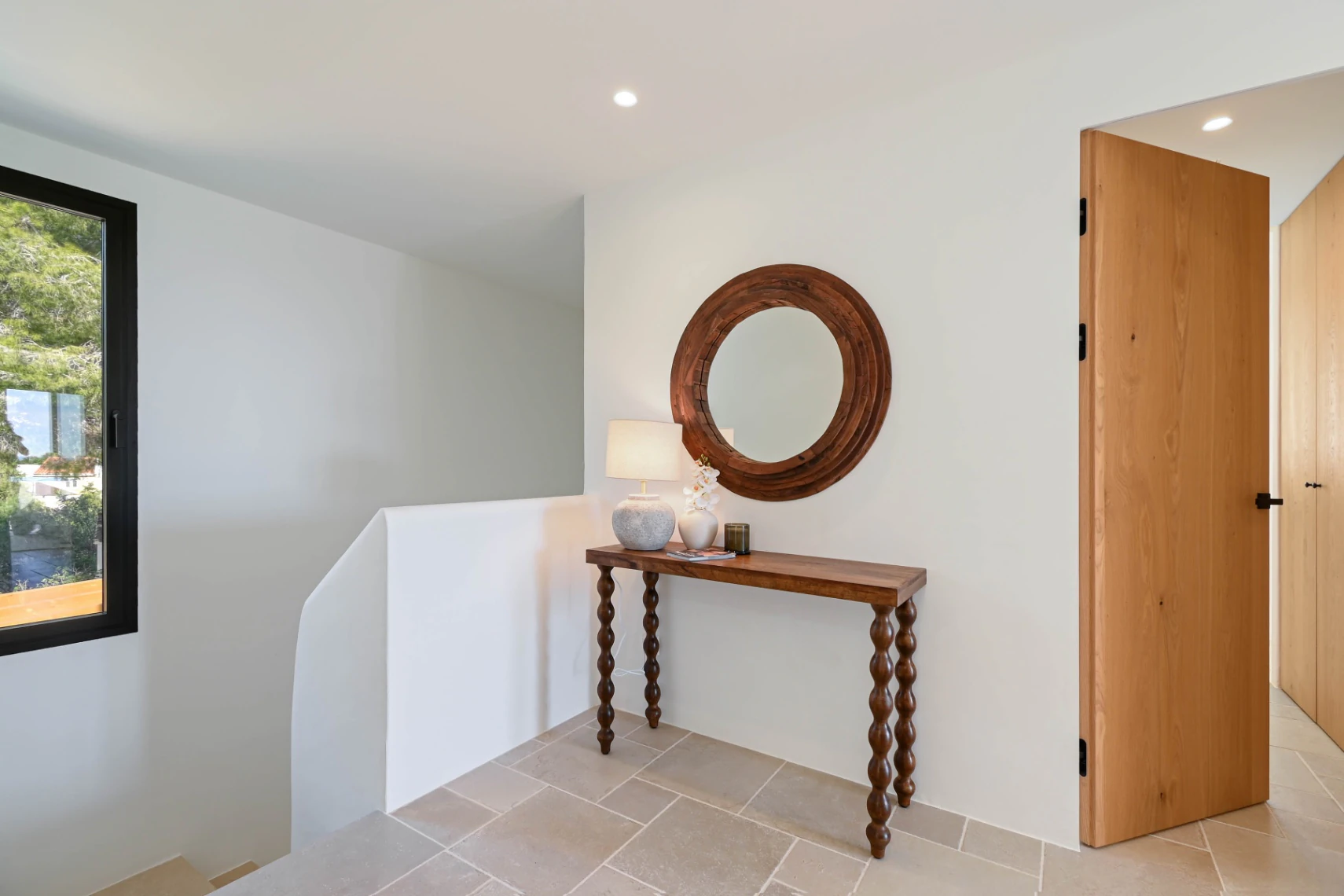 Prachtige instapklare Ibizastijl villa te koop in Pinar De L'avocat, Moraira