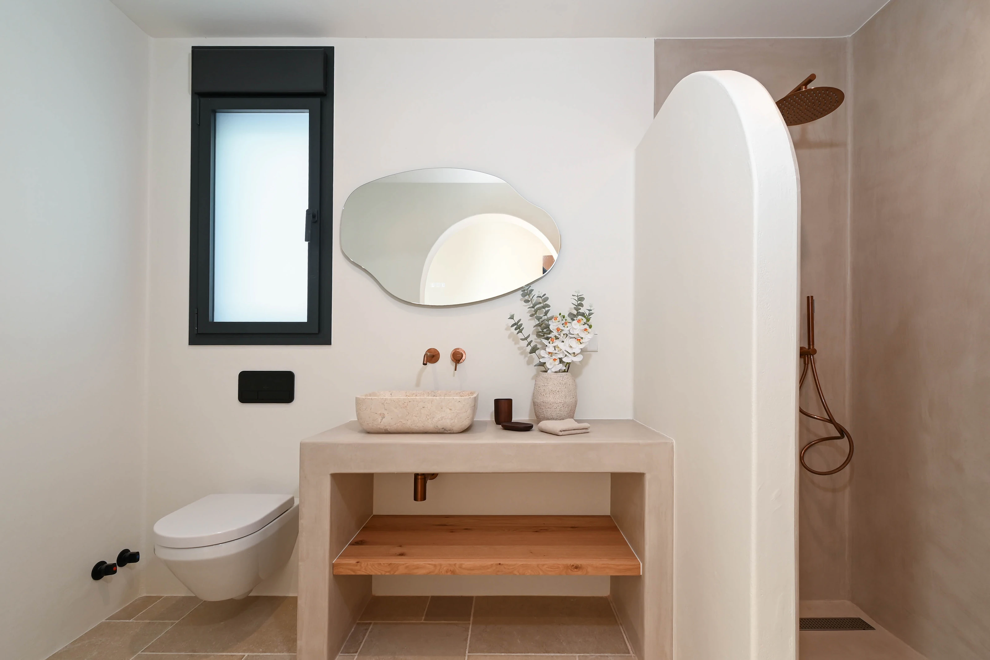 Prachtige instapklare Ibizastijl villa te koop in Pinar De L'avocat, Moraira