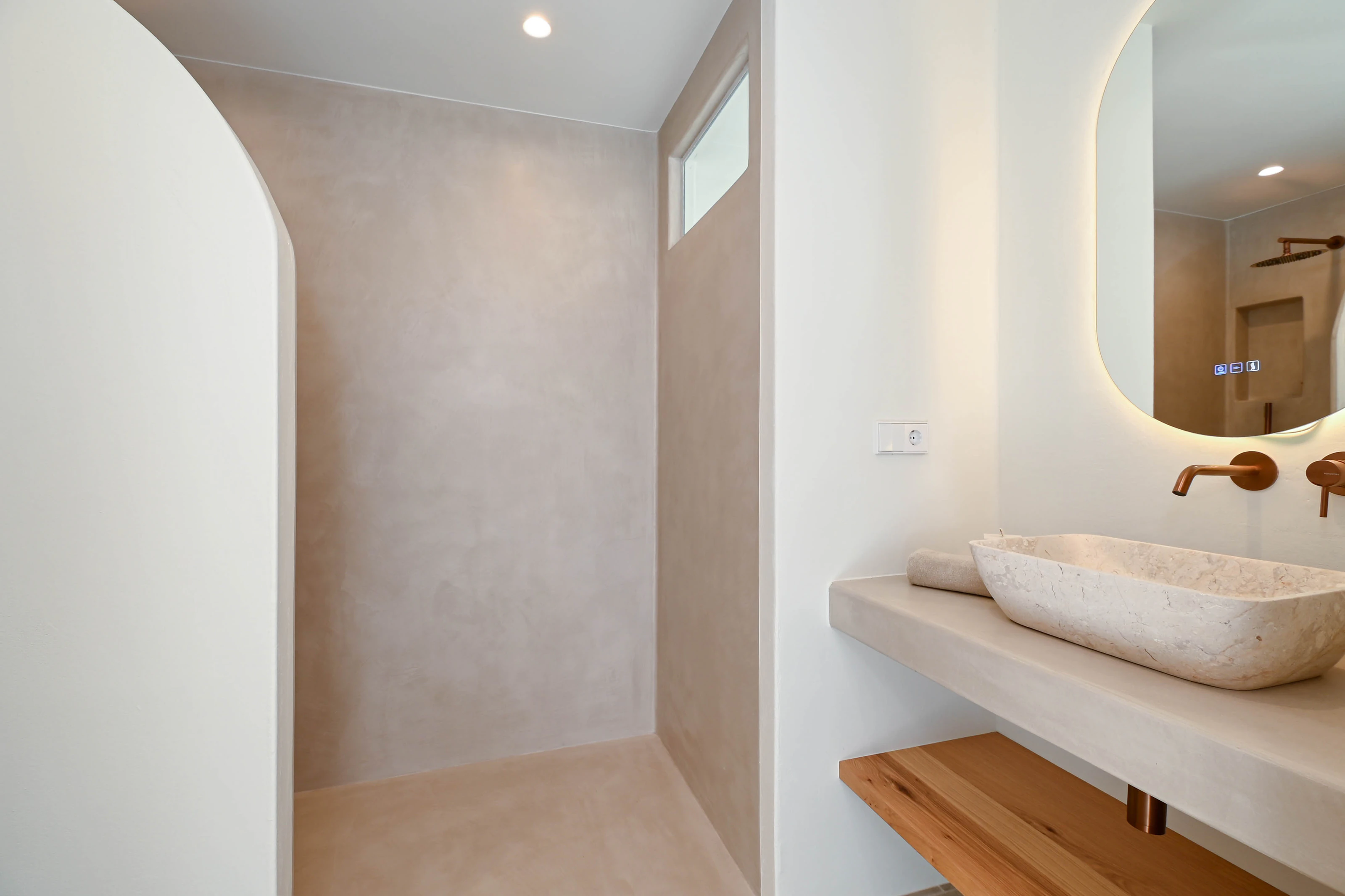 Prachtige instapklare Ibizastijl villa te koop in Pinar De L'avocat, Moraira